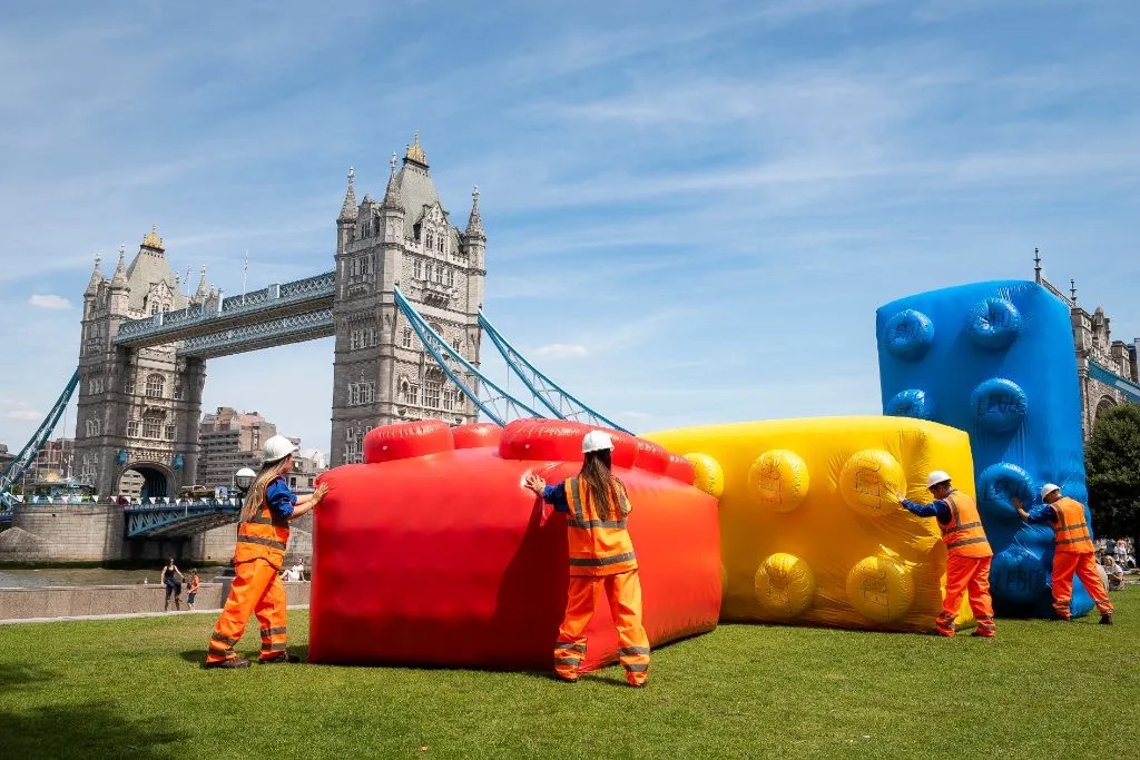 Big lego blocks in front of tower bridge